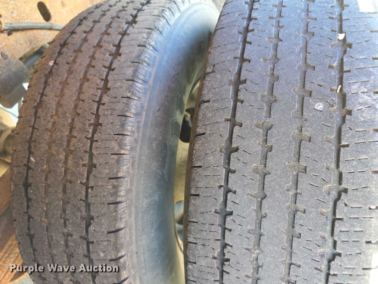 image for item FI0587 2003 Ford F350 Super Duty XL dump flatbed pickup truck