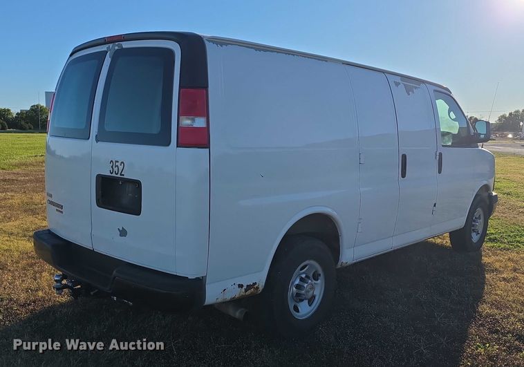 image for item FI0615 2012 Chevrolet Express 2500 van