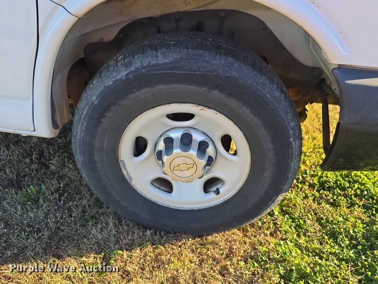 image for item FI0615 2012 Chevrolet Express 2500 van