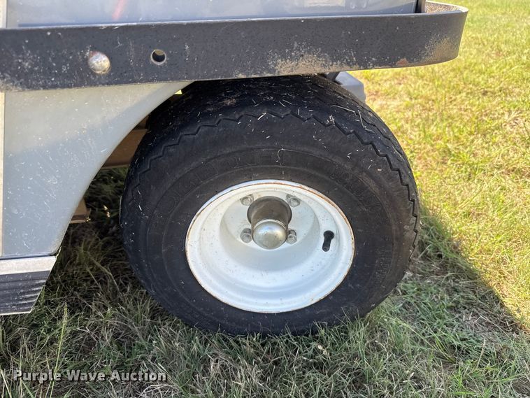 image for item GH9422 2002 Club Car Carryall 2 golf cart