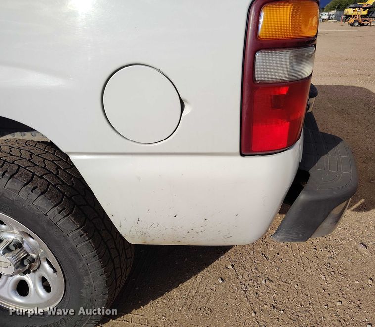 image for item IP9715 2001 Chevrolet Tahoe SUV