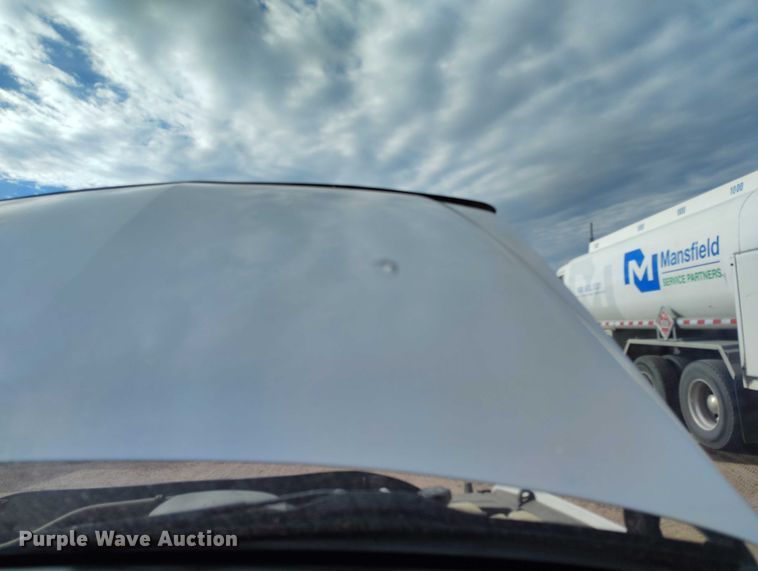 image for item IP9715 2001 Chevrolet Tahoe SUV