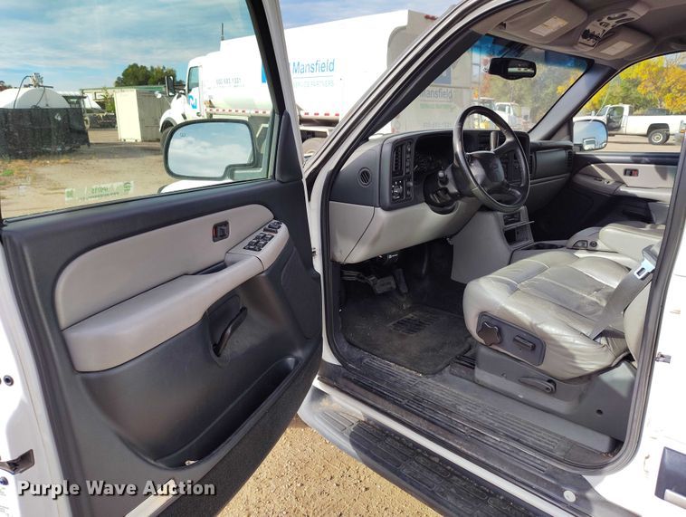 image for item IP9715 2001 Chevrolet Tahoe SUV