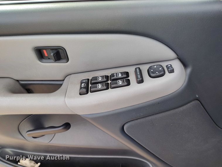 image for item IP9715 2001 Chevrolet Tahoe SUV