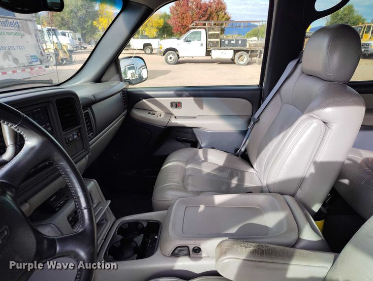 image for item IP9715 2001 Chevrolet Tahoe SUV