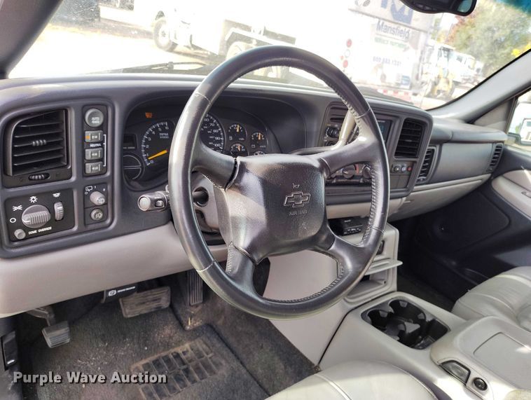 image for item IP9715 2001 Chevrolet Tahoe SUV