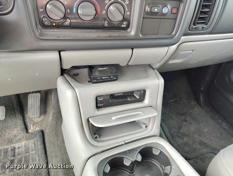 image for item IP9715 2001 Chevrolet Tahoe SUV