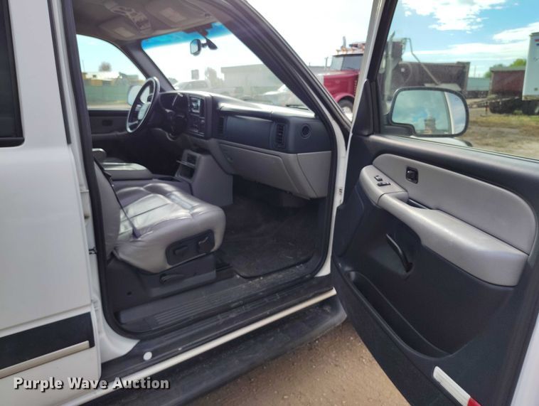 image for item IP9715 2001 Chevrolet Tahoe SUV