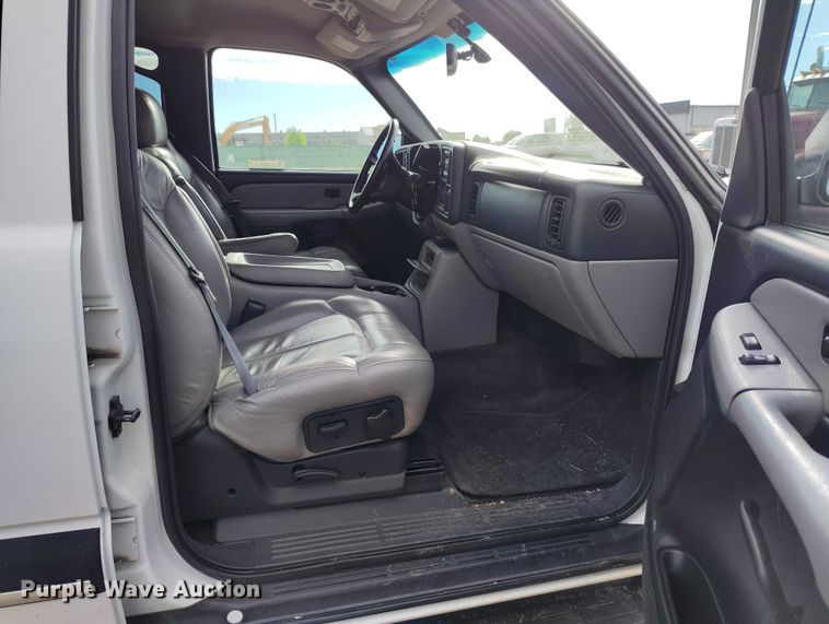 image for item IP9715 2001 Chevrolet Tahoe SUV