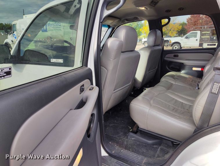 image for item IP9715 2001 Chevrolet Tahoe SUV