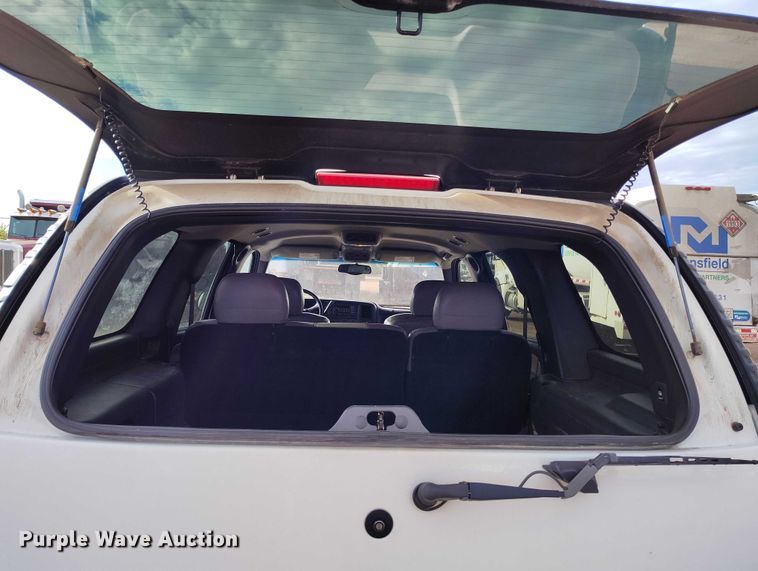 image for item IP9715 2001 Chevrolet Tahoe SUV