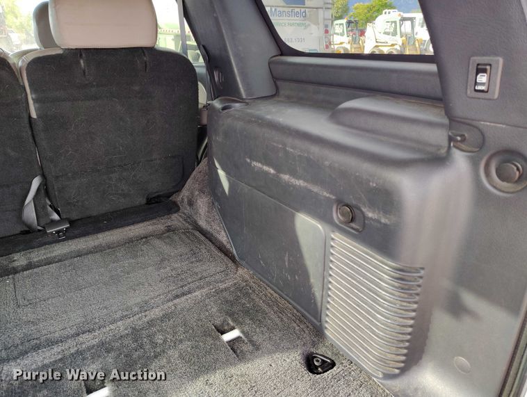 image for item IP9715 2001 Chevrolet Tahoe SUV