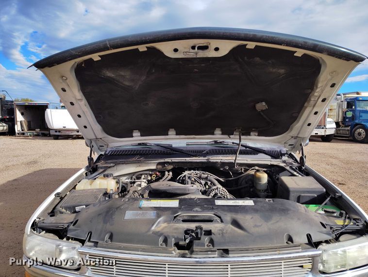 image for item IP9715 2001 Chevrolet Tahoe SUV