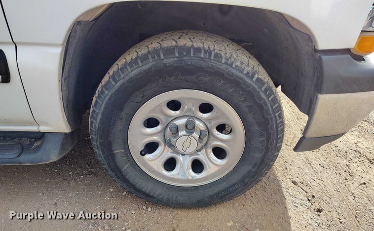 image for item IP9715 2001 Chevrolet Tahoe SUV