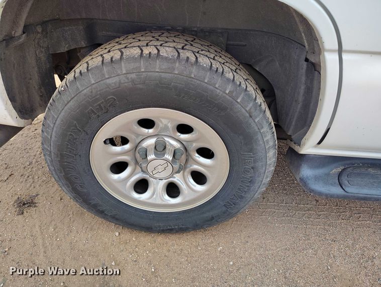 image for item IP9715 2001 Chevrolet Tahoe SUV