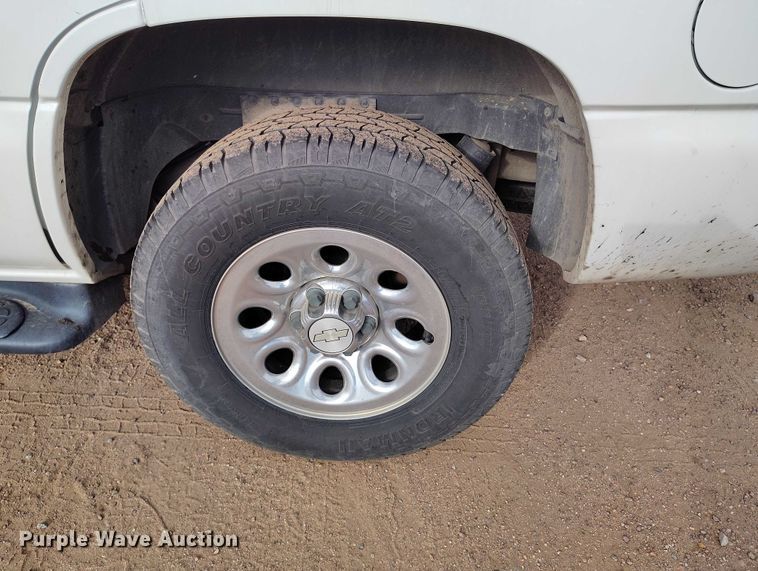 image for item IP9715 2001 Chevrolet Tahoe SUV