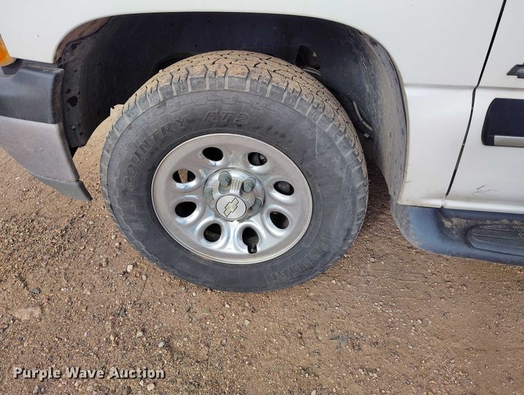 image for item IP9715 2001 Chevrolet Tahoe SUV