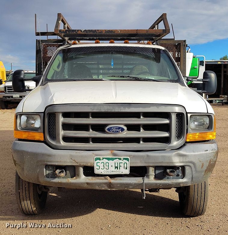 image for item IP9719 2000 Ford F450 Super Duty flatbed truck