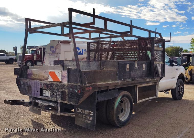 image for item IP9719 2000 Ford F450 Super Duty flatbed truck