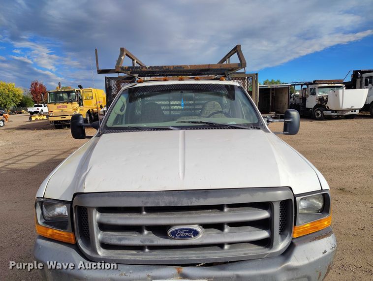 image for item IP9719 2000 Ford F450 Super Duty flatbed truck