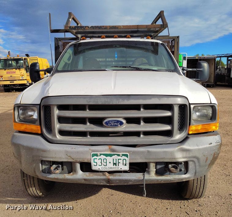 image for item IP9719 2000 Ford F450 Super Duty flatbed truck