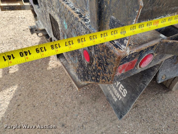 image for item IP9719 2000 Ford F450 Super Duty flatbed truck