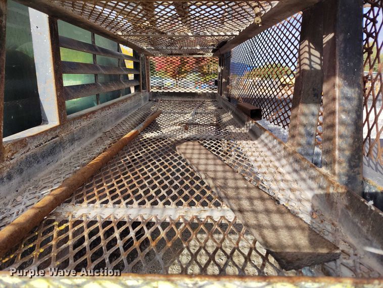 image for item IP9719 2000 Ford F450 Super Duty flatbed truck