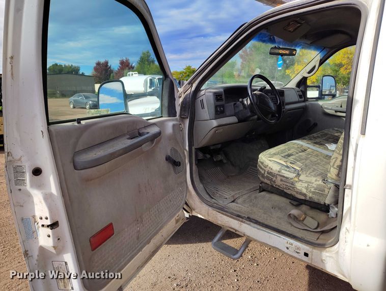 image for item IP9719 2000 Ford F450 Super Duty flatbed truck