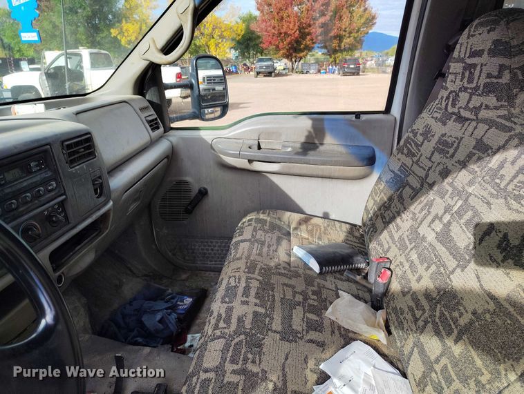 image for item IP9719 2000 Ford F450 Super Duty flatbed truck