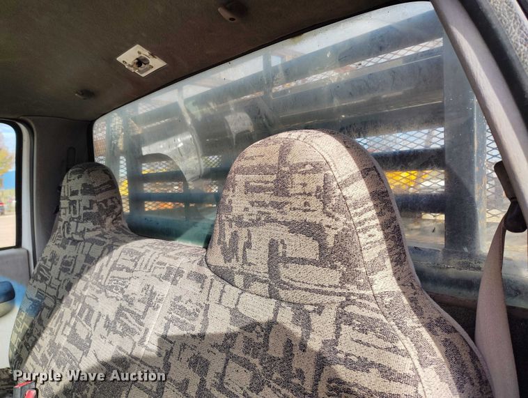 image for item IP9719 2000 Ford F450 Super Duty flatbed truck