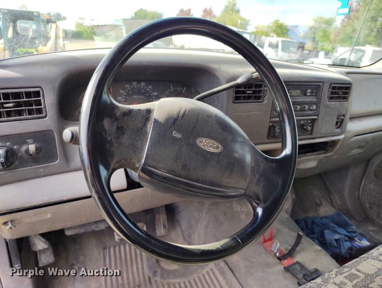 image for item IP9719 2000 Ford F450 Super Duty flatbed truck