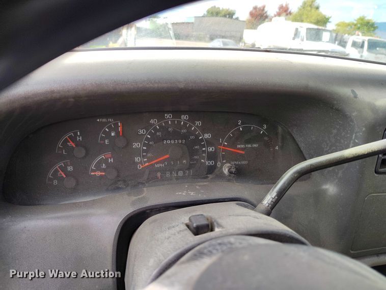 image for item IP9719 2000 Ford F450 Super Duty flatbed truck