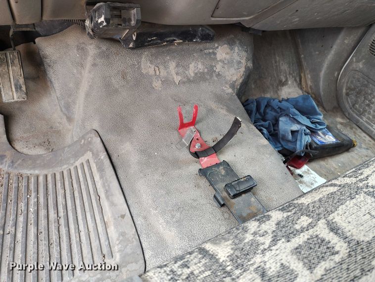 image for item IP9719 2000 Ford F450 Super Duty flatbed truck