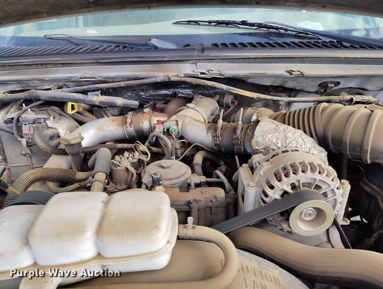 image for item IP9719 2000 Ford F450 Super Duty flatbed truck