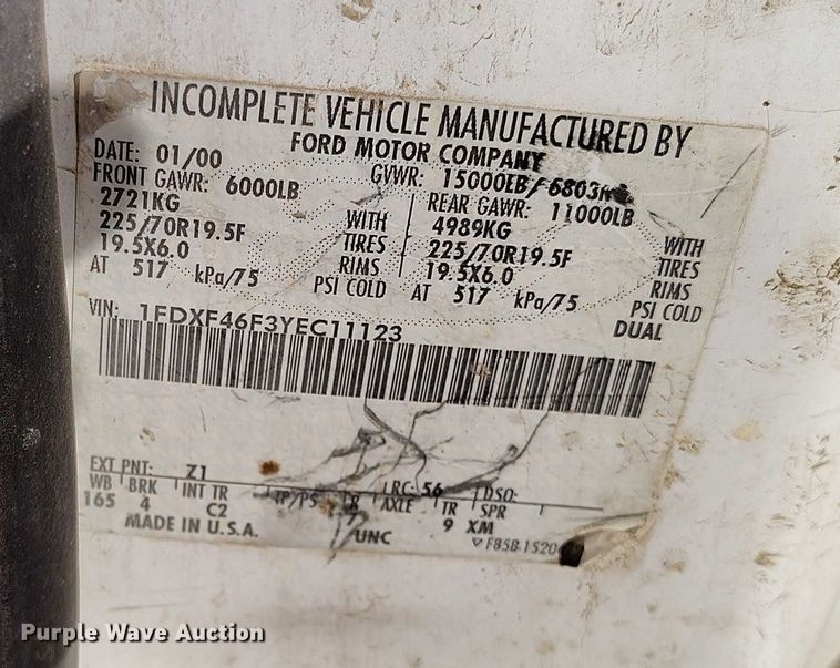 image for item IP9719 2000 Ford F450 Super Duty flatbed truck