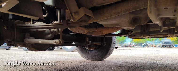 image for item IP9720 2000 Ford F350 Super Duty SuperCab dump flatbed pickup truck