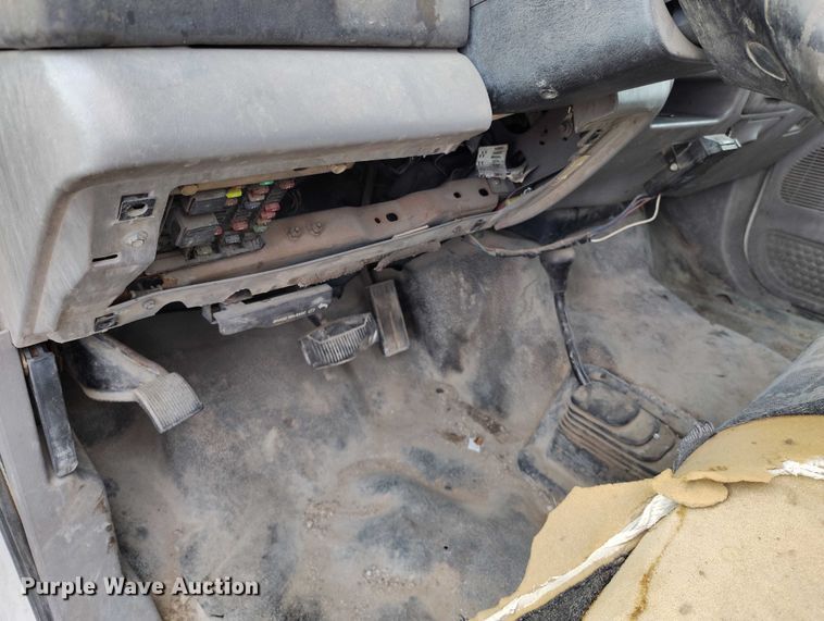 image for item IP9720 2000 Ford F350 Super Duty SuperCab dump flatbed pickup truck