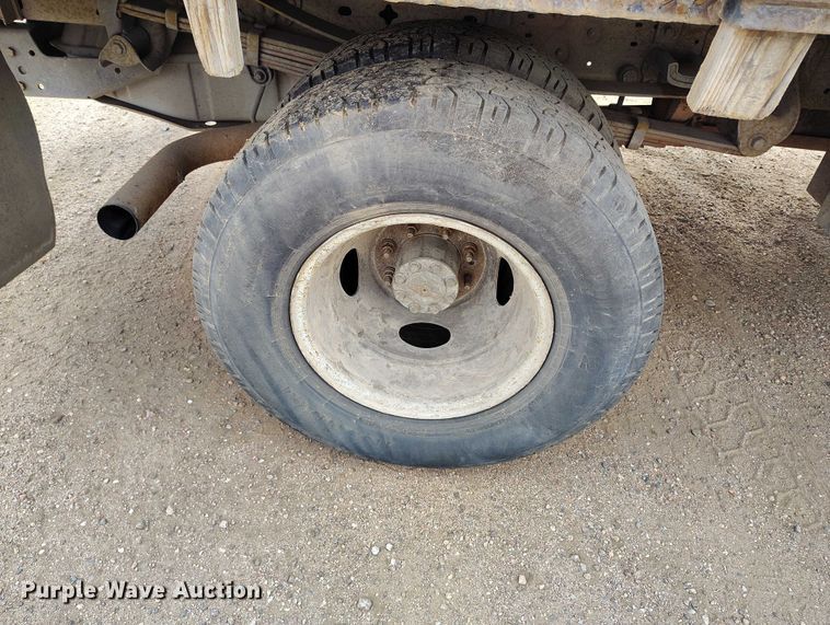 image for item IP9720 2000 Ford F350 Super Duty SuperCab dump flatbed pickup truck