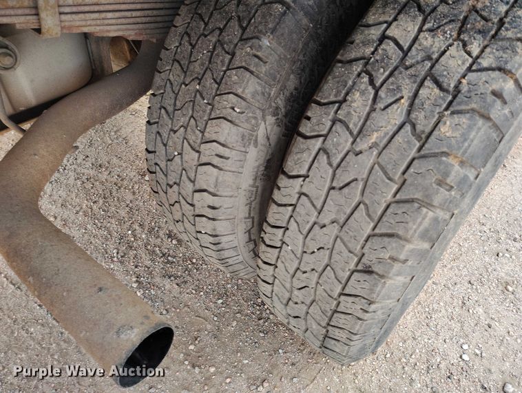 image for item IP9720 2000 Ford F350 Super Duty SuperCab dump flatbed pickup truck