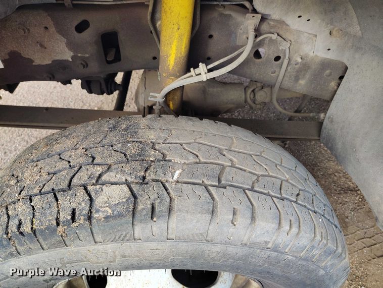 image for item IP9720 2000 Ford F350 Super Duty SuperCab dump flatbed pickup truck