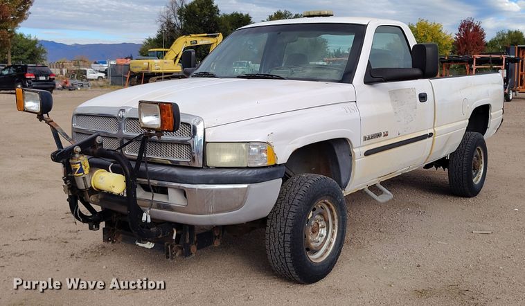 image for item IP9722 2002 Dodge Ram 2500 SLT pickup truck