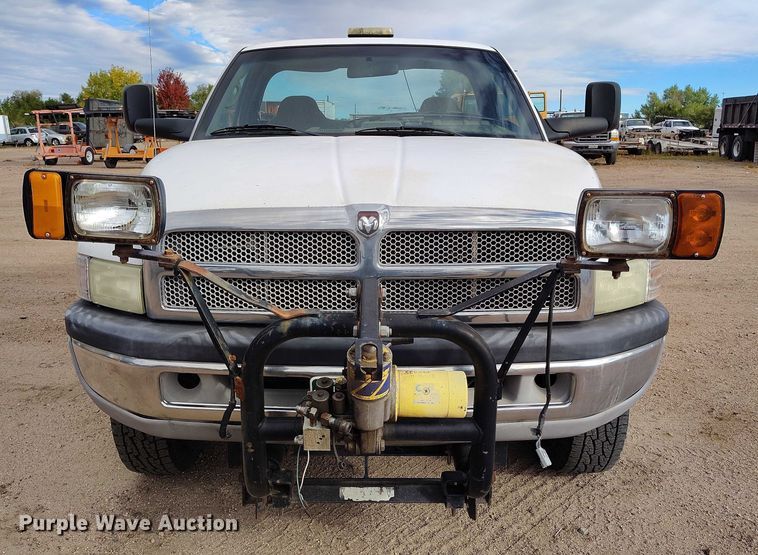 image for item IP9722 2002 Dodge Ram 2500 SLT pickup truck