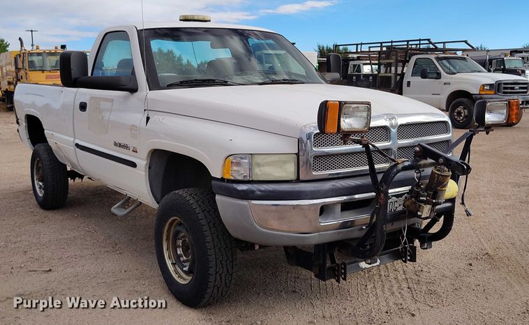 image for item IP9722 2002 Dodge Ram 2500 SLT pickup truck
