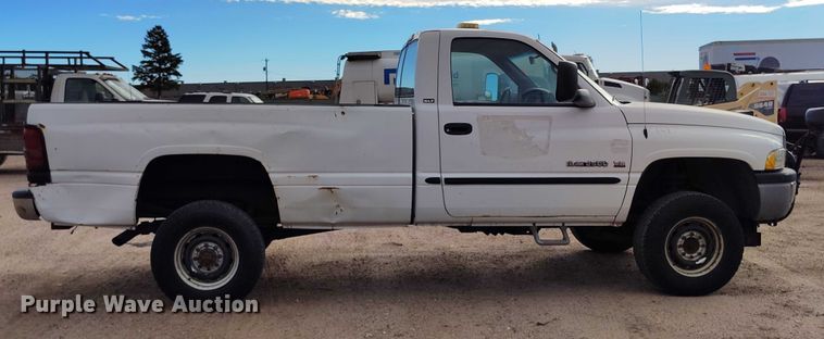 image for item IP9722 2002 Dodge Ram 2500 SLT pickup truck