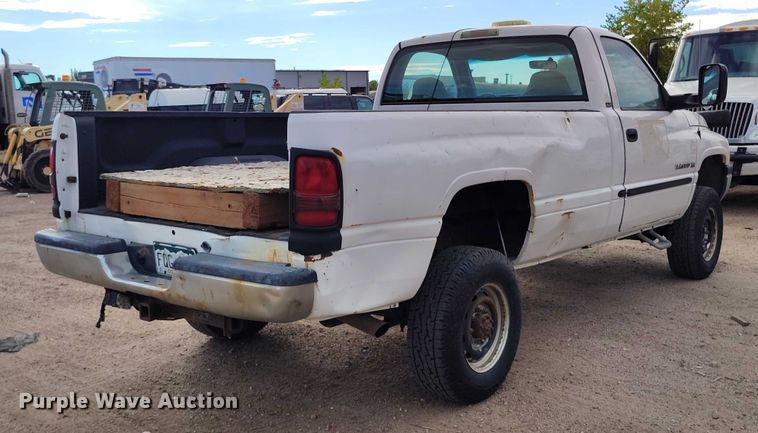 image for item IP9722 2002 Dodge Ram 2500 SLT pickup truck