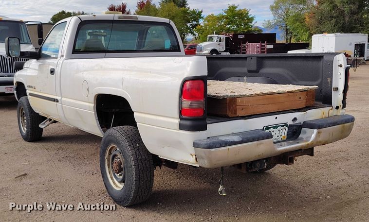 image for item IP9722 2002 Dodge Ram 2500 SLT pickup truck