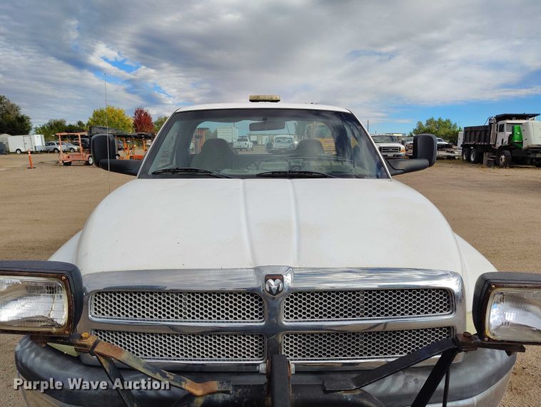 image for item IP9722 2002 Dodge Ram 2500 SLT pickup truck