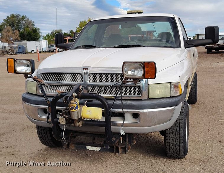 image for item IP9722 2002 Dodge Ram 2500 SLT pickup truck