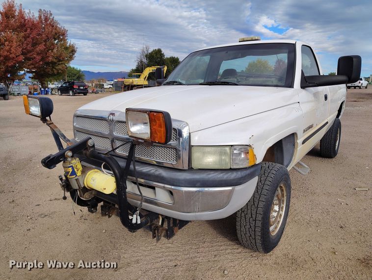 image for item IP9722 2002 Dodge Ram 2500 SLT pickup truck