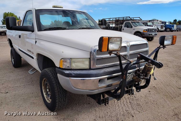 image for item IP9722 2002 Dodge Ram 2500 SLT pickup truck